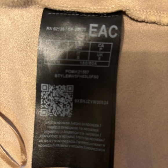 Beautiful Faux Suede Zipper Front Guess Top - Picture 11 of 11